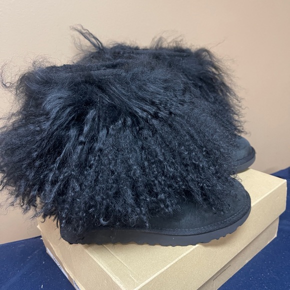 UGG Short Sheepskin Cuff Mongolian Fur BLACK Boots Women’s sz 6 worn once - Picture 16 of 16
